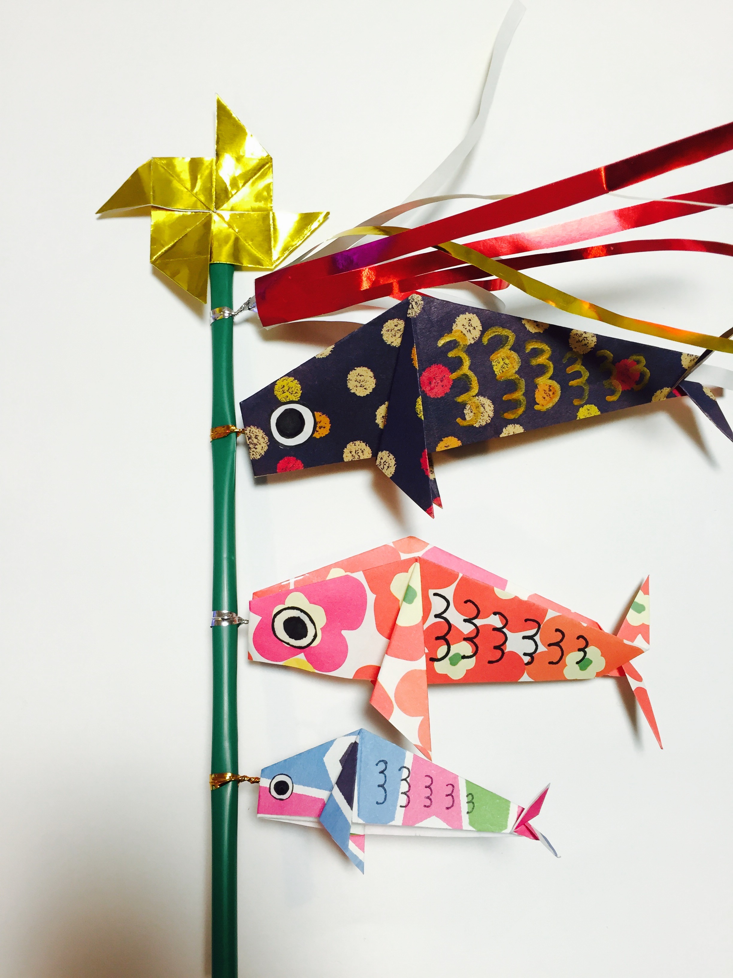 鯉のぼりと矢車の折り紙の折り方 家にある物で簡単に立体的な飾りに Amataniya