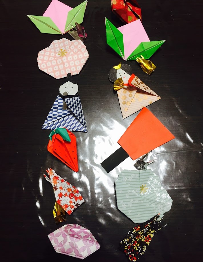 つるし雛折り紙の作り方 簡単なお雛様の折り方や糸の通し方など amataniya
